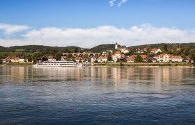 Emmersdorf mit Donau, © Lachlan Blair